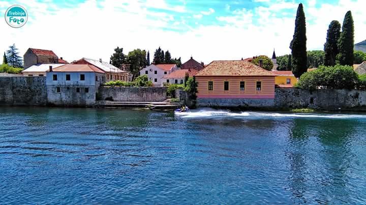Apartman Park Trebinje Buitenkant foto