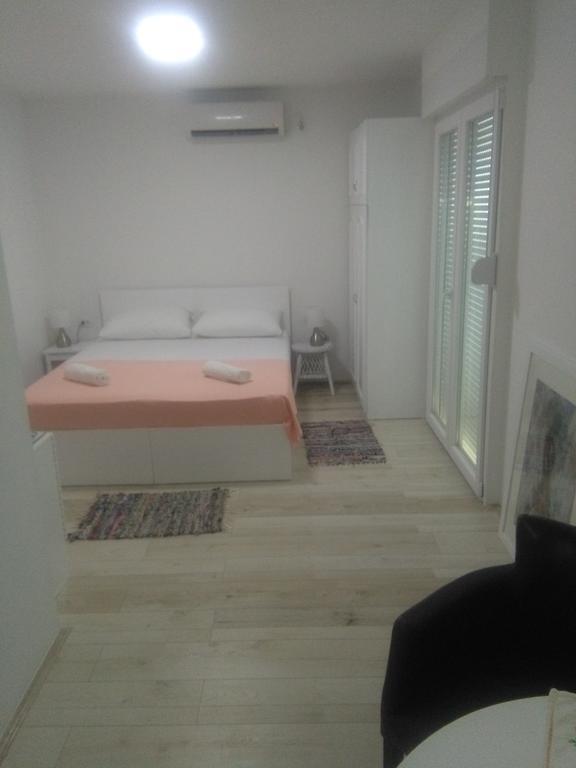 Apartman Park Trebinje Buitenkant foto
